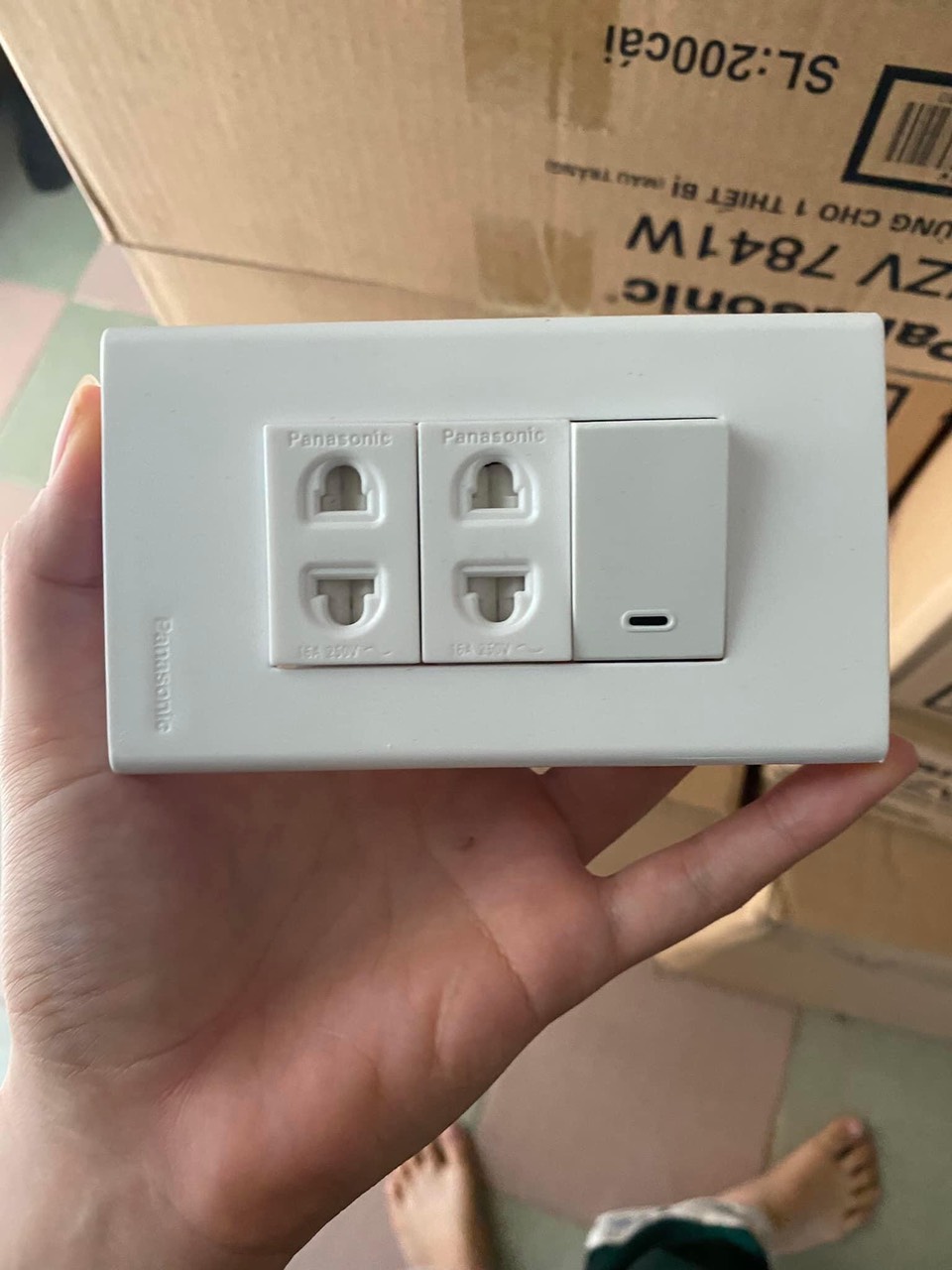 1 hộp hạt ổ cắm,công tắc panasonic wide