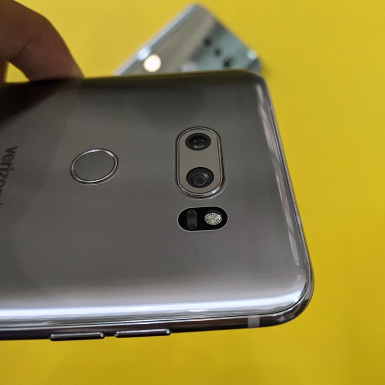 Điện thoại lg v30 chip snapdragon 835, ram 4gb, bộ nhớ 64 gb, màn 2k. sơn pixel