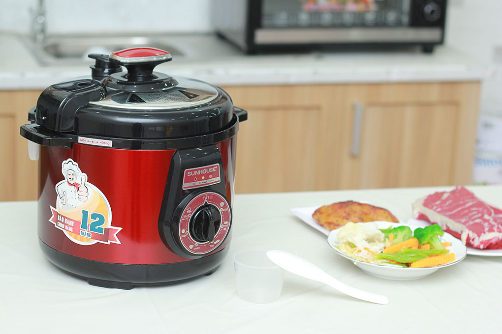 [HCM]Nồi áp suất điện SUNHOUSE SH1552 5Lít (Màu đỏ)