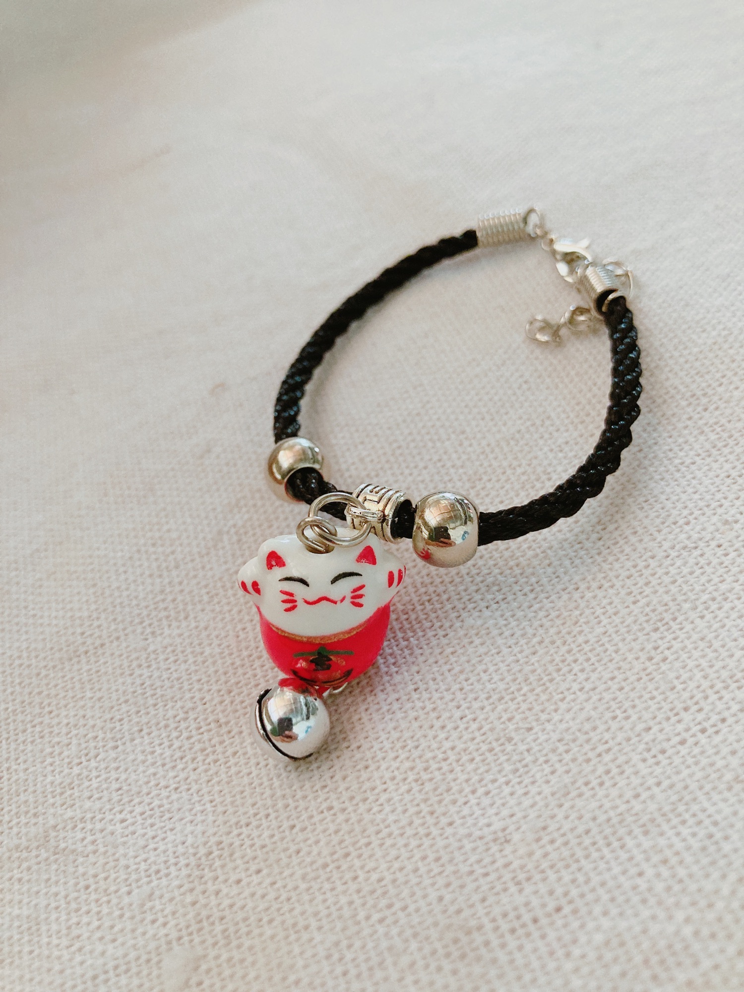 Vòng tay mèo maneki neko gốm sứ