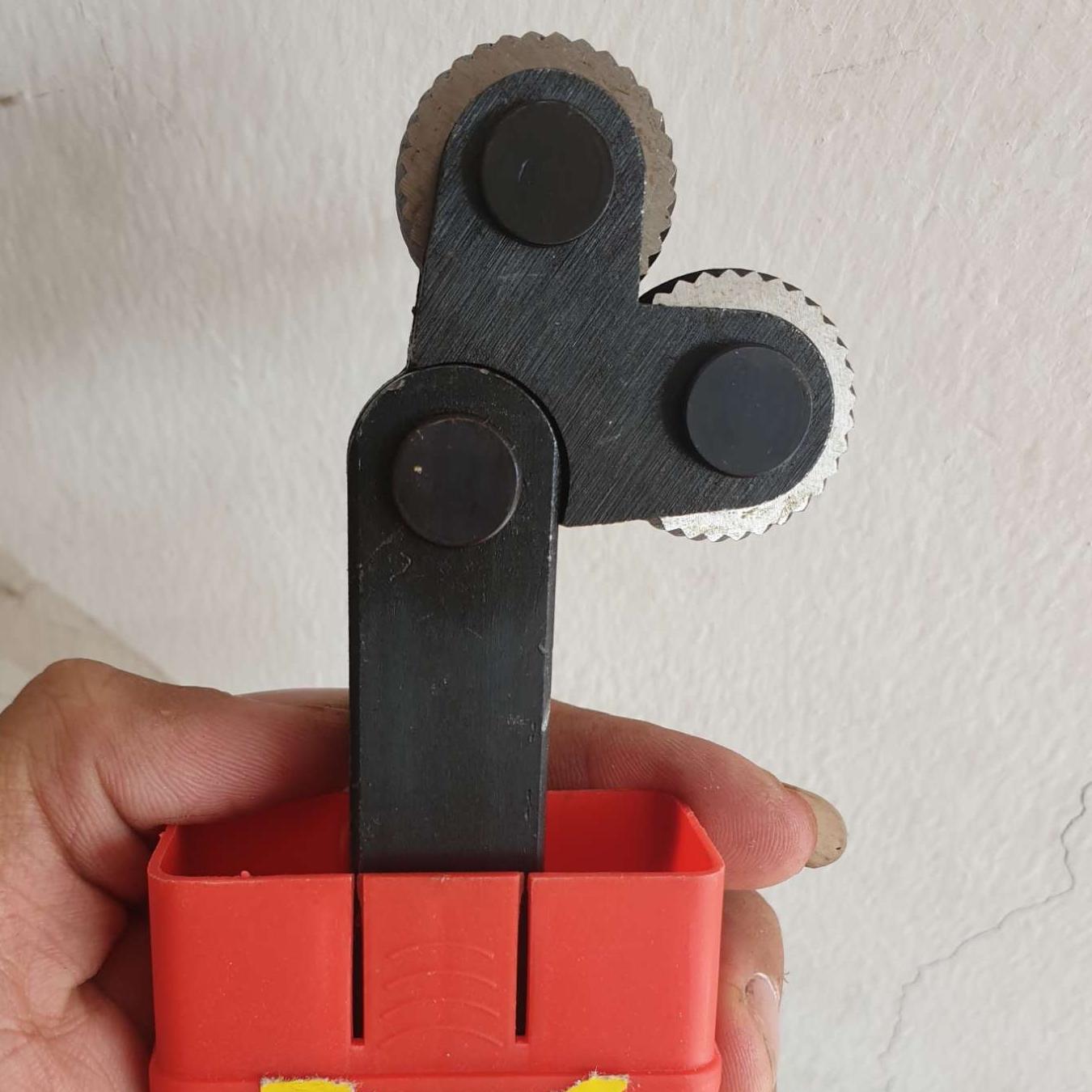 Lăn nhám chéo cán 20x20mm
