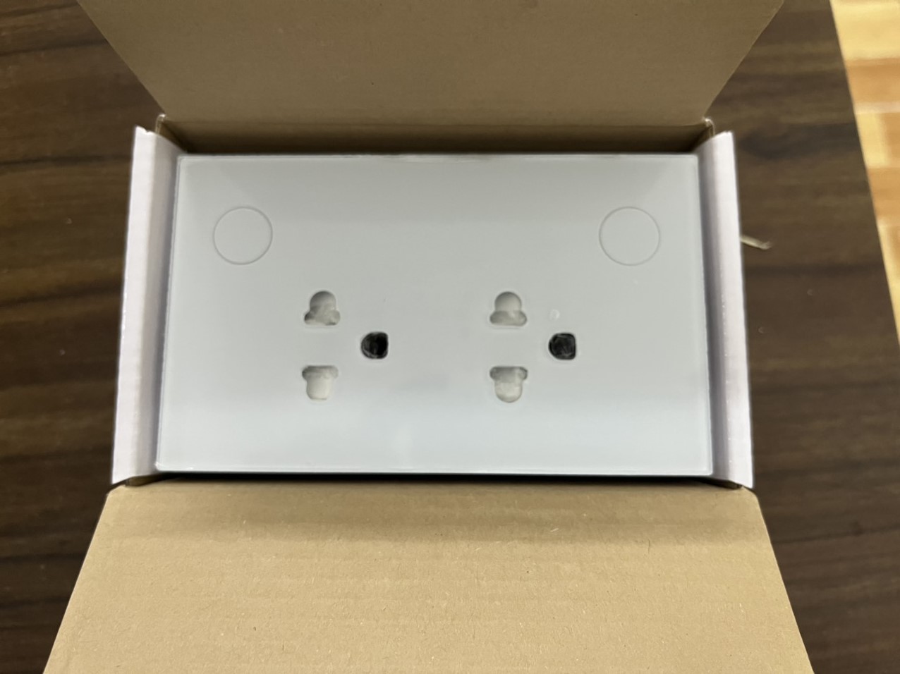 Ổ cắm thông minh wifi tuya