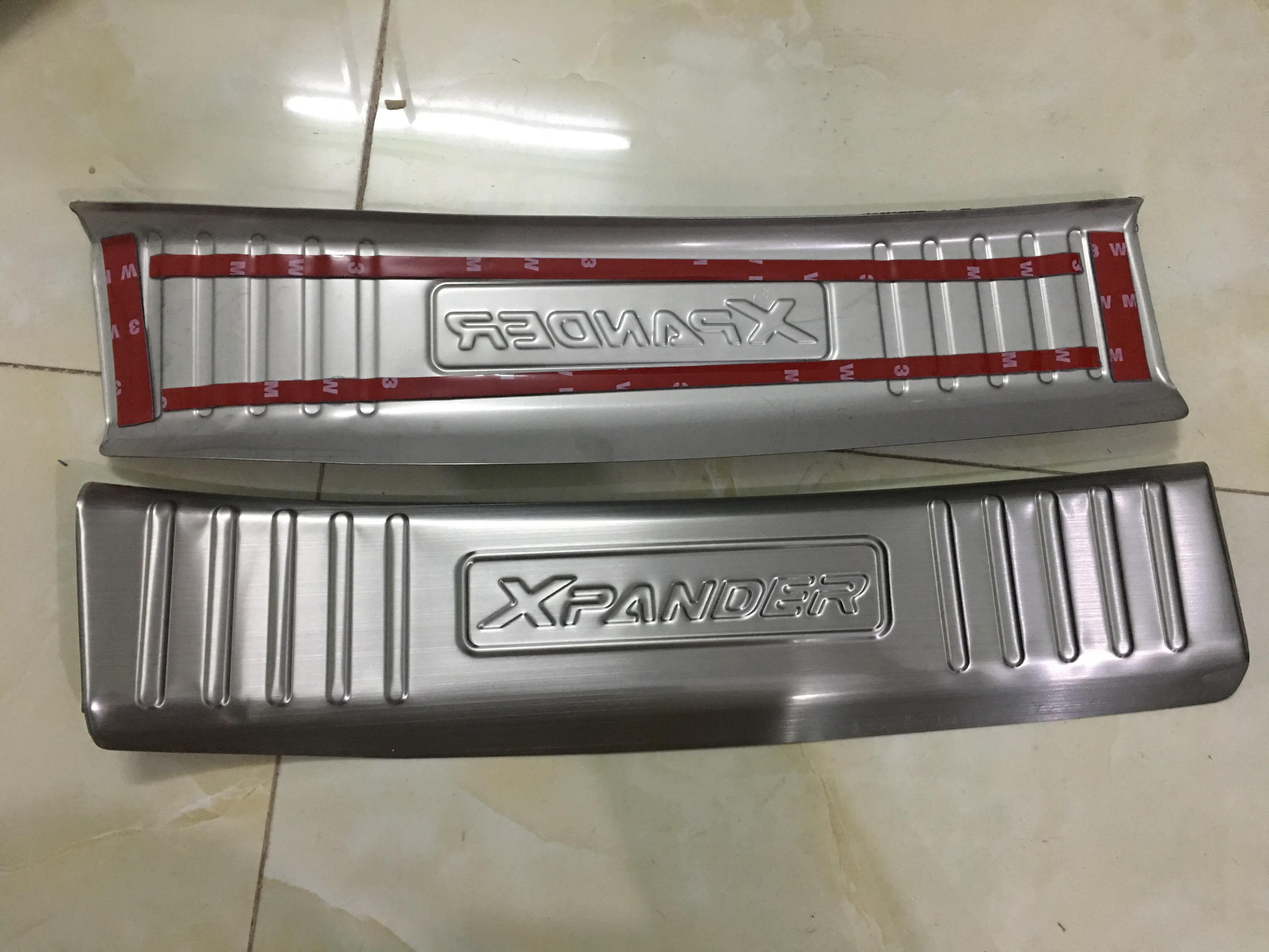 Bậc cốp trong inox xpander 2019