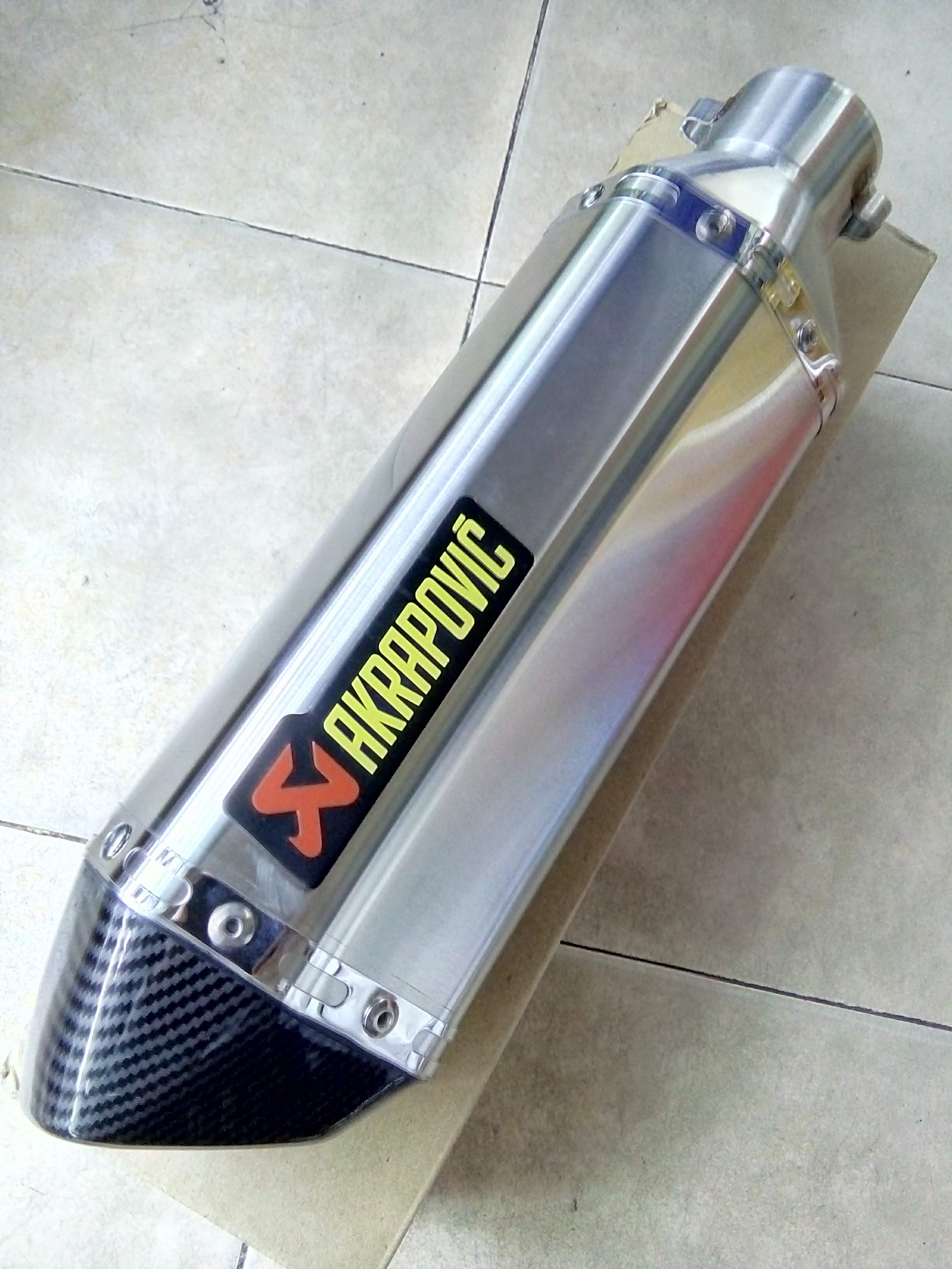 PÔ AKRAPOVIC LỤC GIÁC BẠC NHẬP KHẨU
