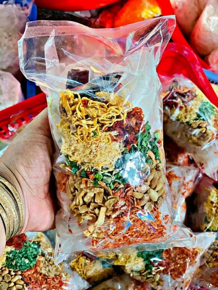 1 bịch bánh tráng trộn hành khô hành phi đậu phộng...