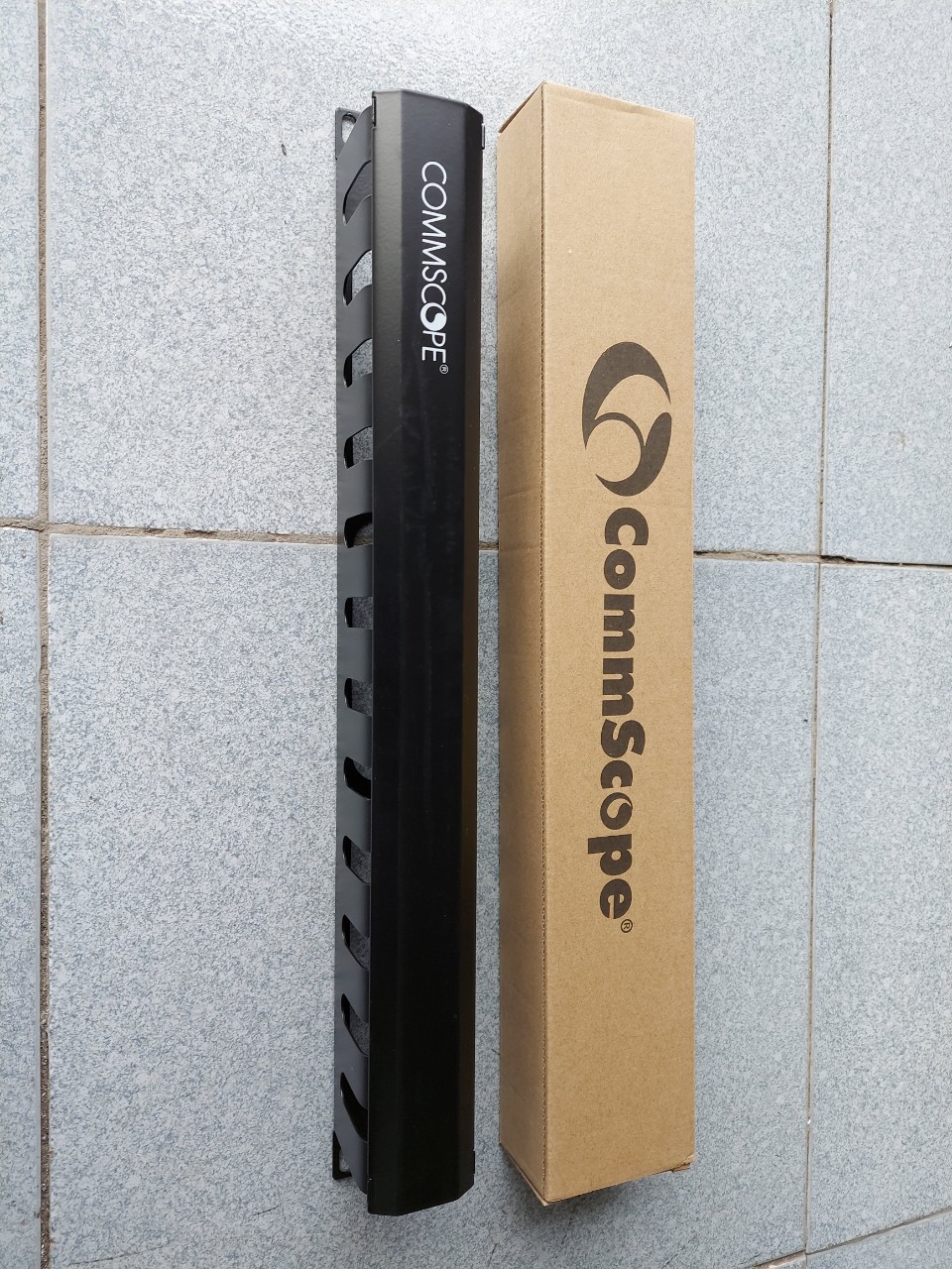 Thanh quản lý cáp mạng Commscope 19"-1U