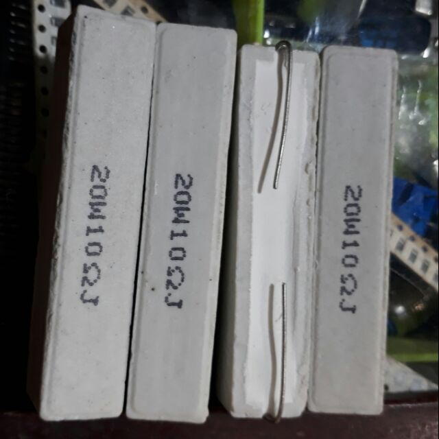 5 trở sứ 20w 10 om