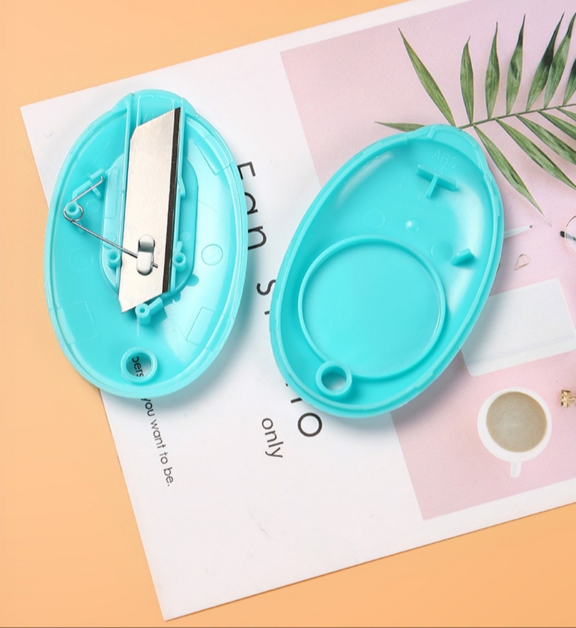 Dao rọc giấy mini Deli - M10004