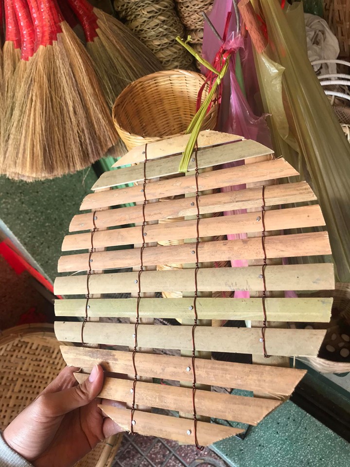 Vĩ/ Mẹc/ Tràng hấp sửng bằng tre.