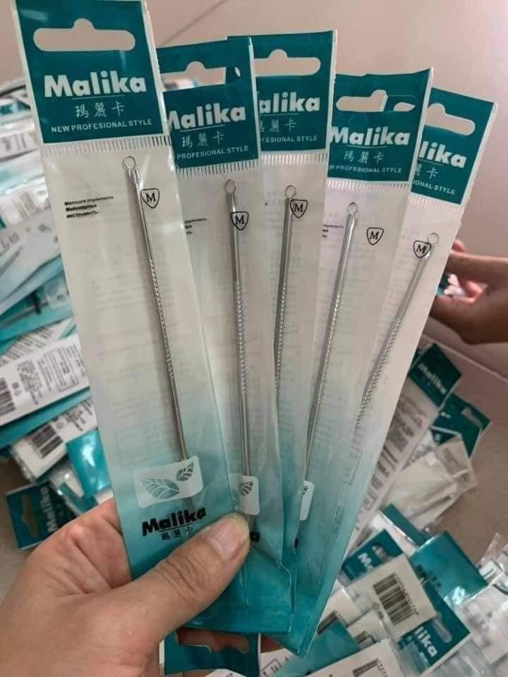 Que nặn mụn đầu đen Malika
