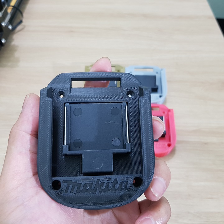 [DIY] Đế gài dùng pin Makita kèm chân tiếp điểm cho nhiều máy khác