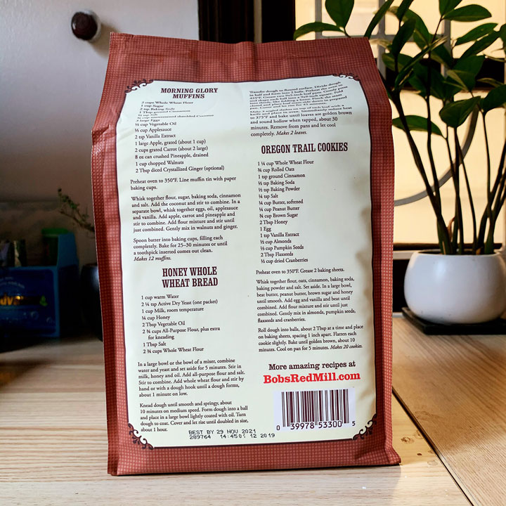 Bột mì nguyên cám Bob's Red Mills 2,27kg