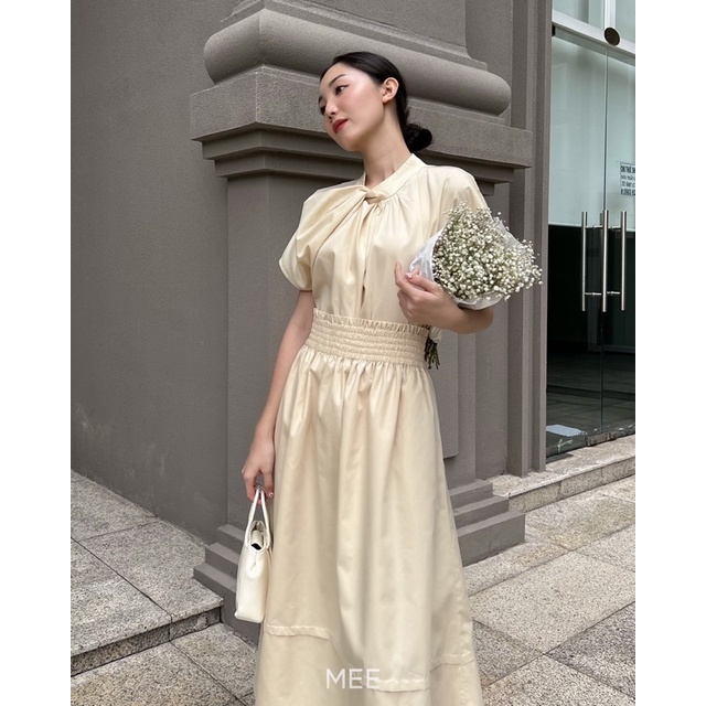 mee.idstudio - Set áo xoắn cổ và chân váy nữ tính