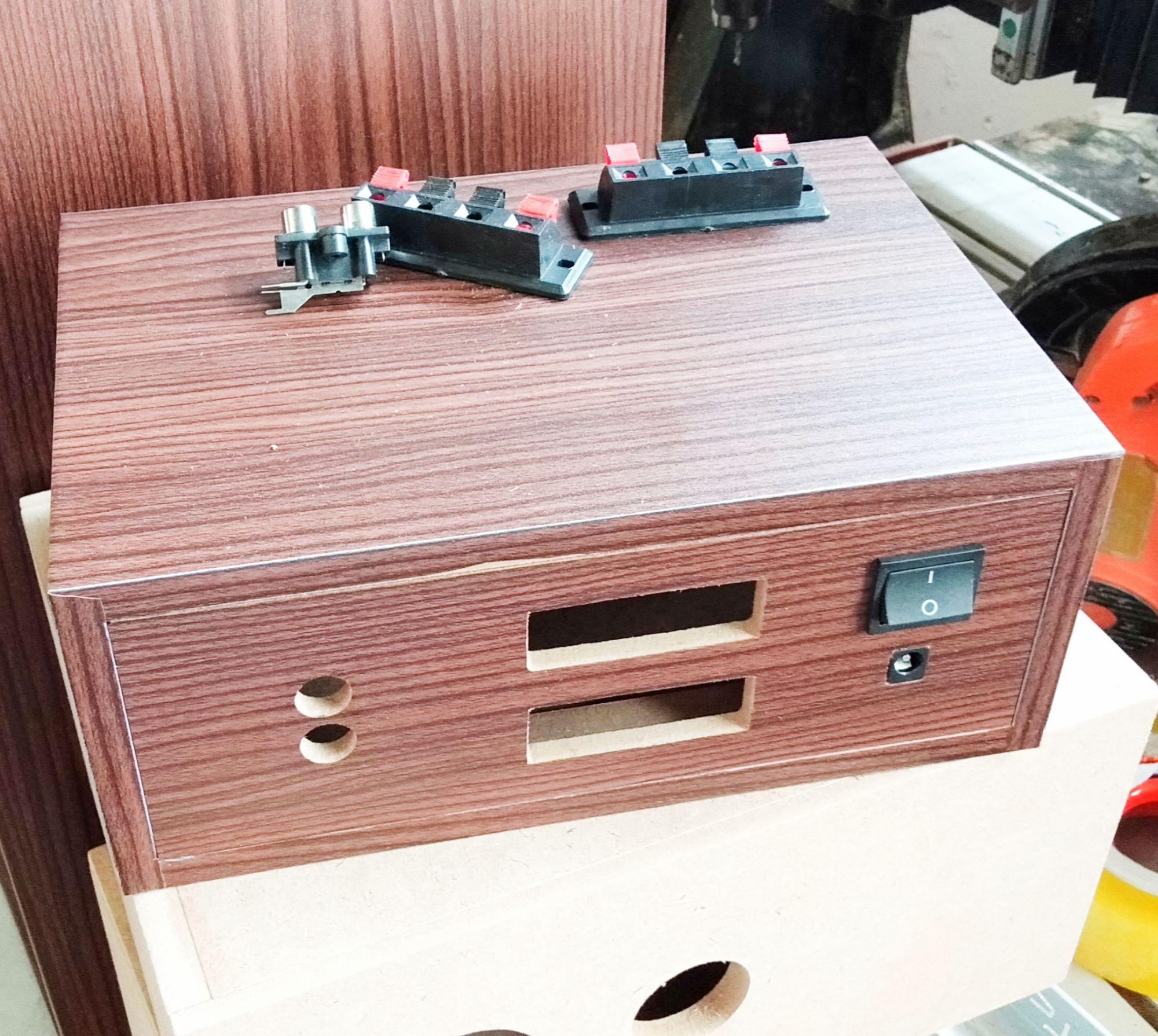 vỏ cd ô tô đầy đủ phụ kiện kết nối