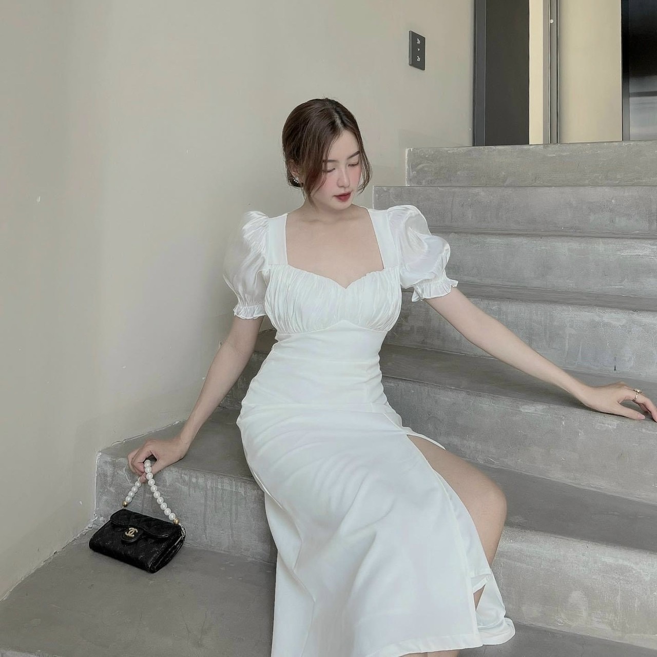 Đầm trắng nhúng ngực xẻ tà v5