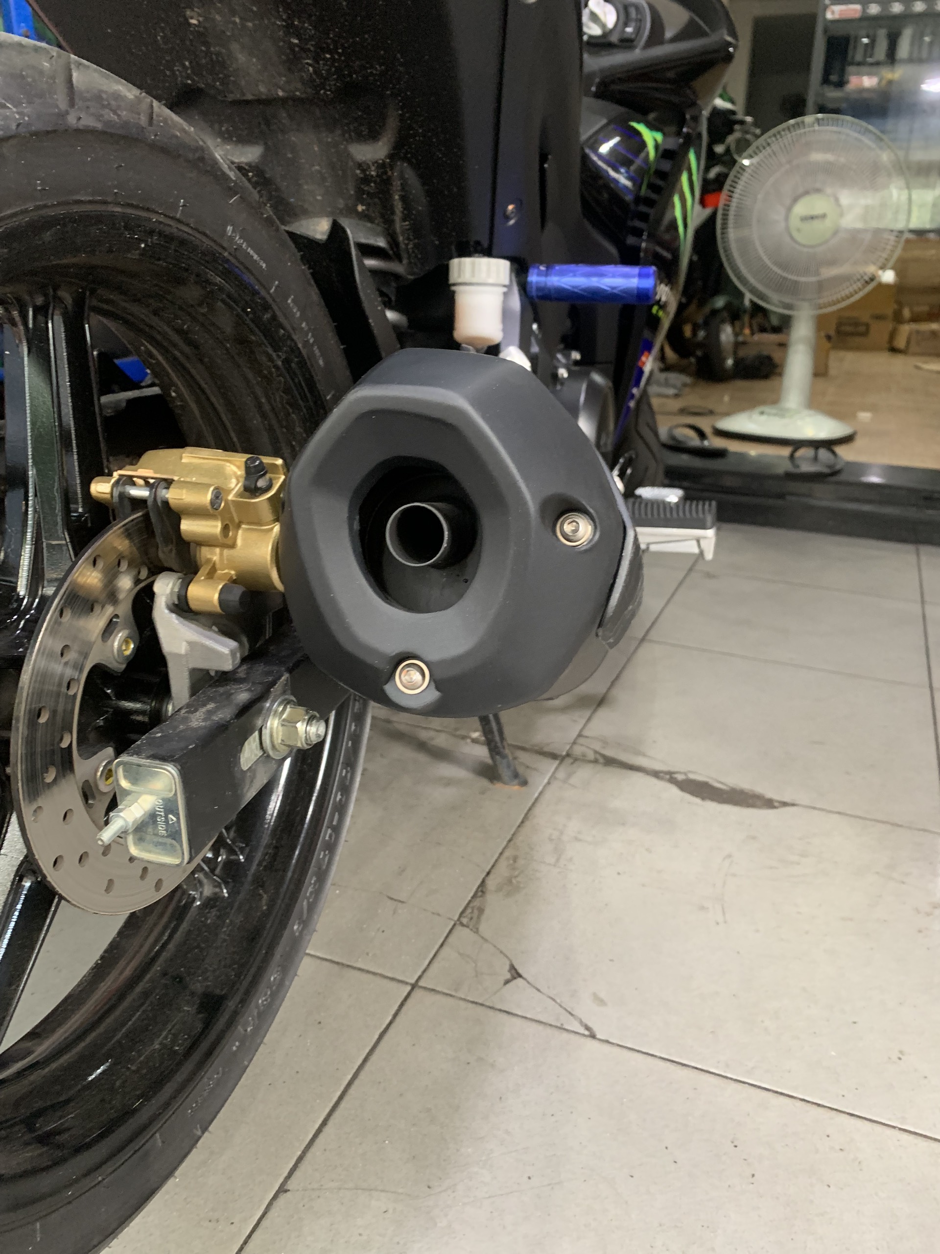 CHỤP PÔ ĐEN NHÁM EXCITER 155 VVA