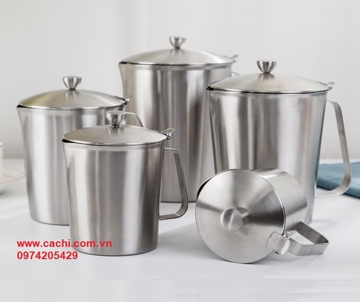 Ca inox 1000 ml chia vạch, có nắp
