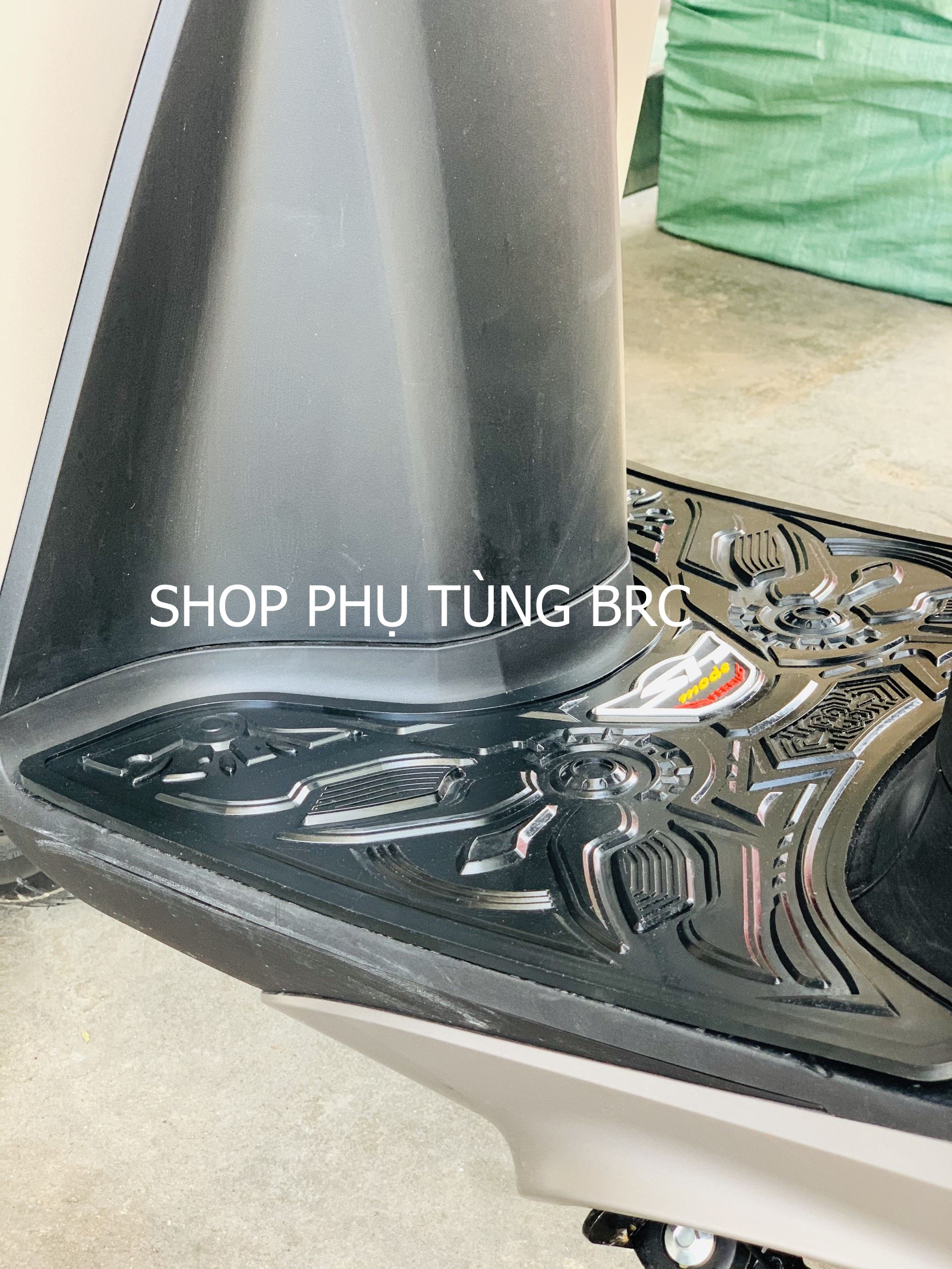Thảm cao su màu đen FERRI xe SH MODE 2020, 2021