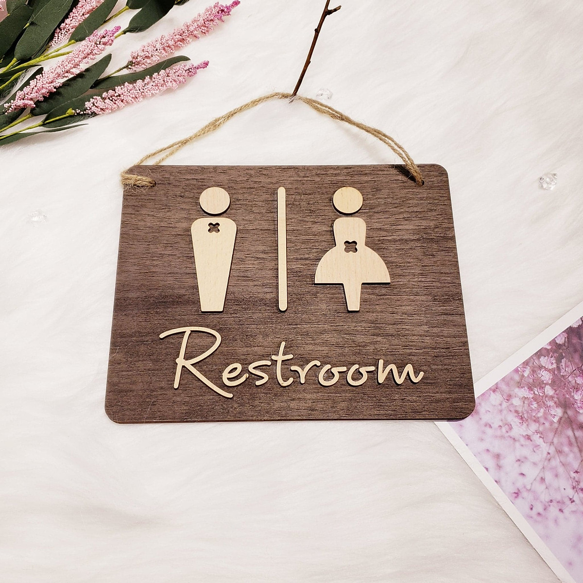 Bảng gỗ trang trí restroom