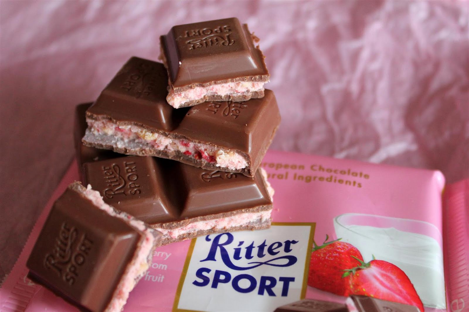 Socola sữa chua dâu Ritter Sport 100g