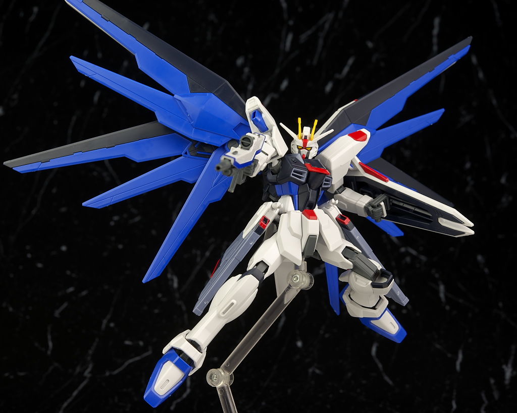 Bô mô hình Gundam HG 1/144 Strike Freedom