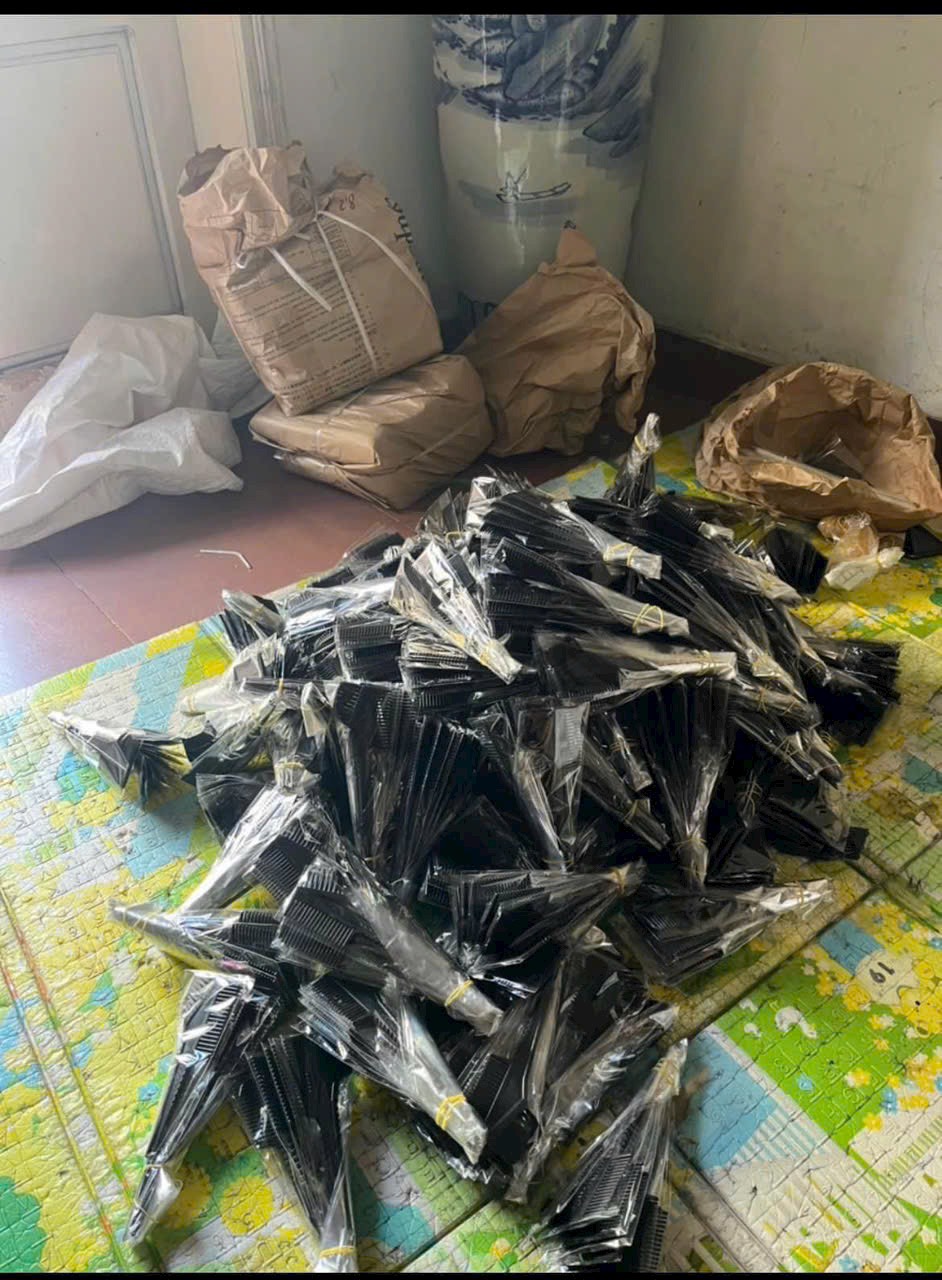 lược nhuộm 2 đầu chuyên dụng cho nhuộm tóc