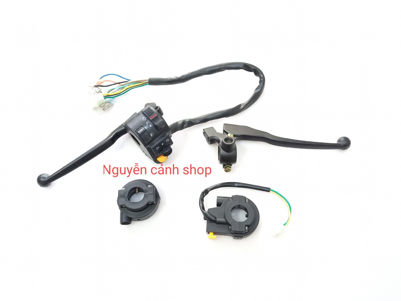 Win Car Shackles with and Without Tags, 1 Pair