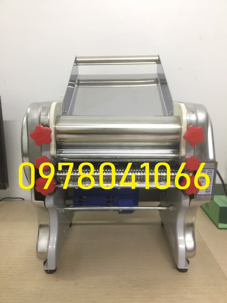Máy Cán Bột Làm Mì Tươi Chạy Điện FKM240