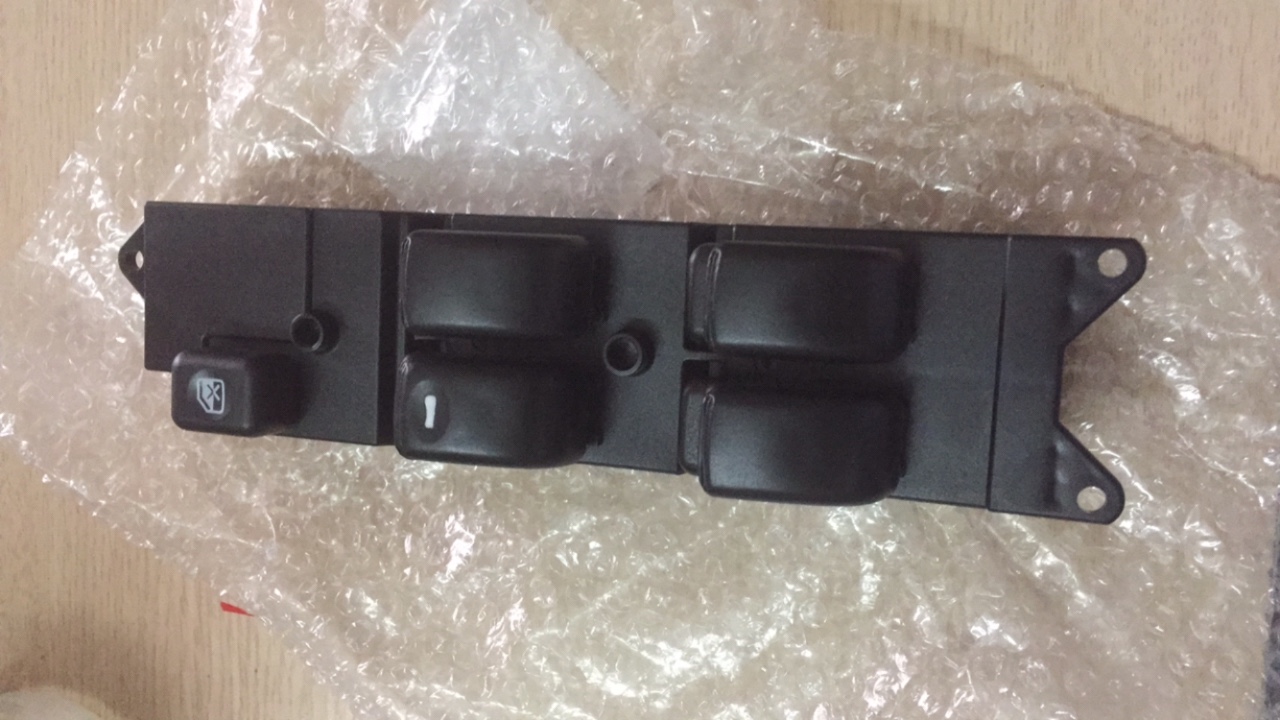 Công tắc lên xuống kính Mitsubishi Jolie