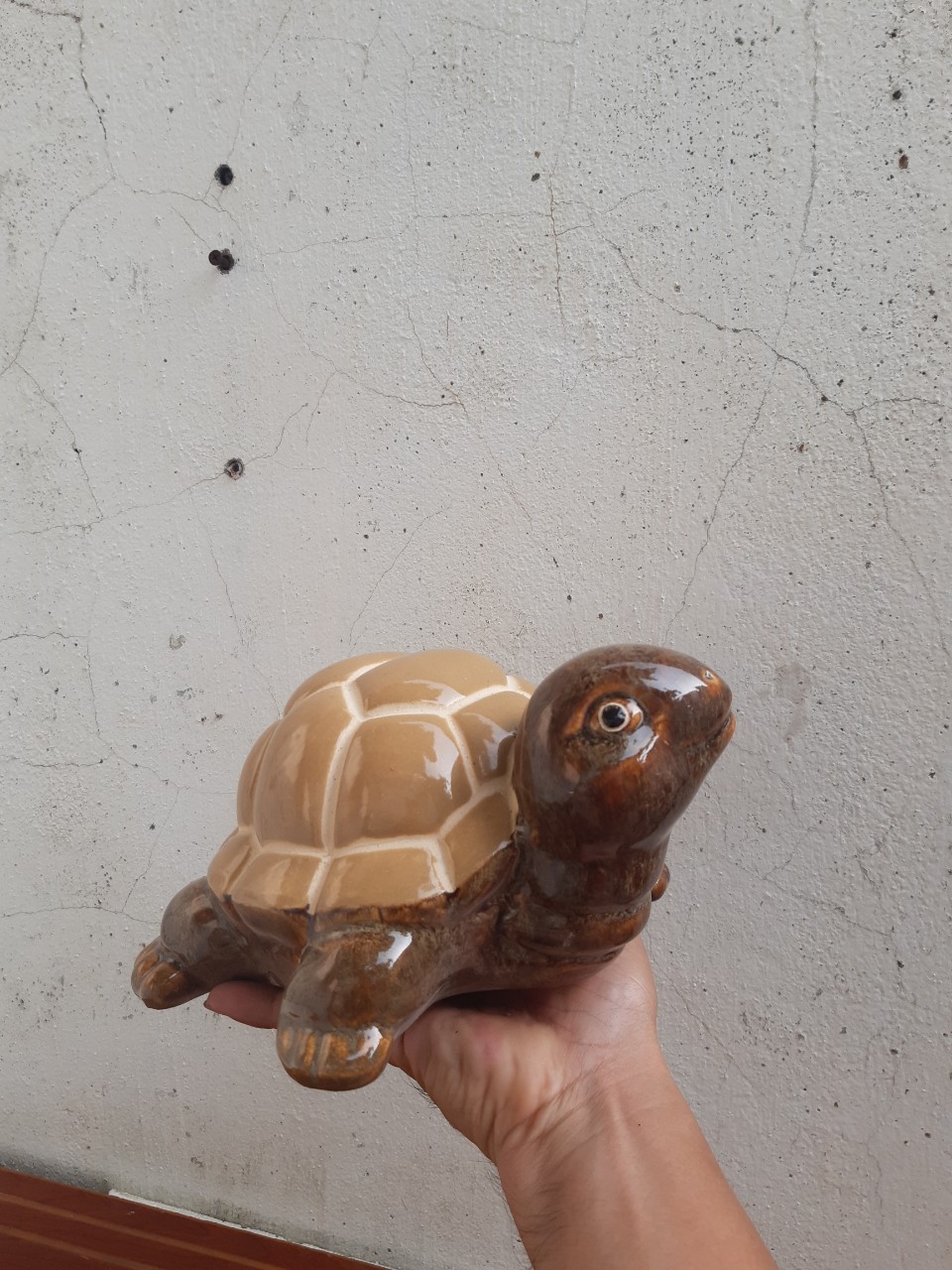 Gốm sứ rùa con men vàng cao 15 cm