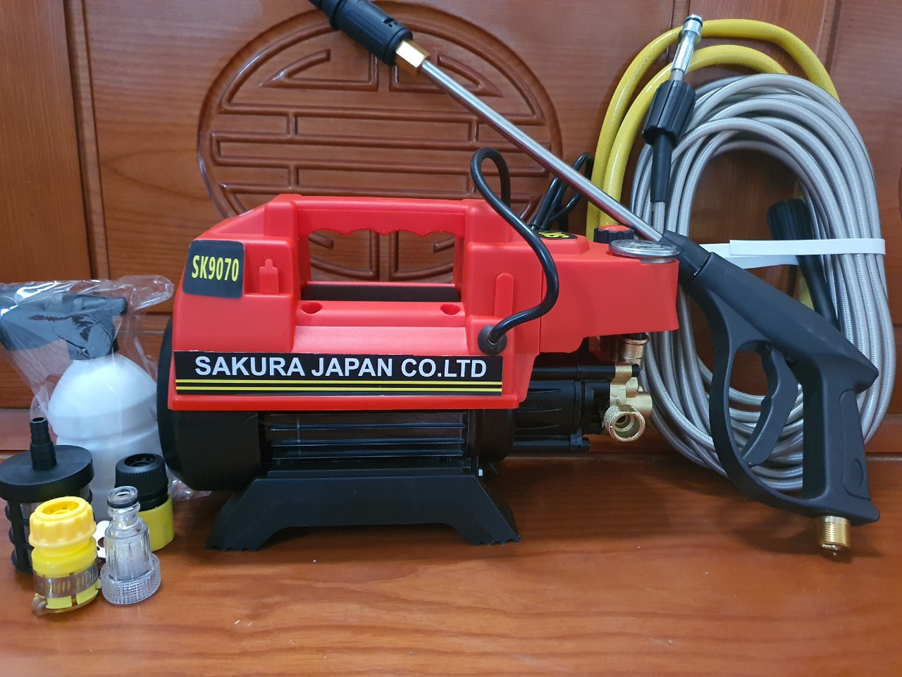 Máy rửa xe áp lực cao, tự hút, máy rửa xe SAKURA 3.5kw có chỉnh áp- tặng bình bọt xà bông, dây rửa 15m