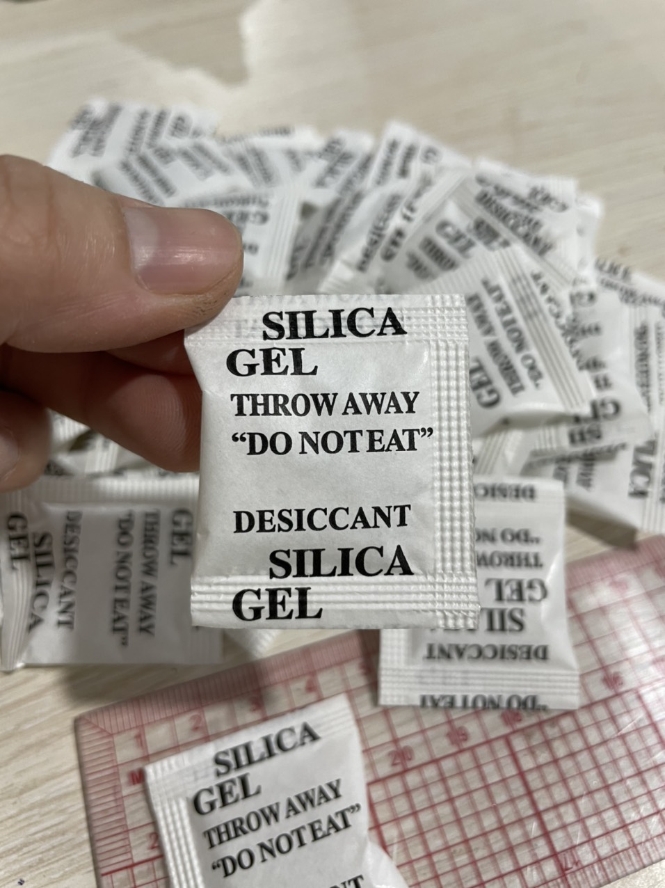 Gói hút ẩm 1gr đen(100gram)(giá sỉ)