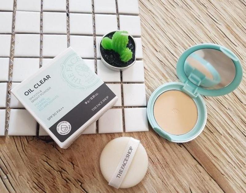 PHẤN NÉN KỀM DẦU THE FACE SHOP OIL CLEAR SMOOTH & BRIGHT POWDER từ HÀN QUỐC
