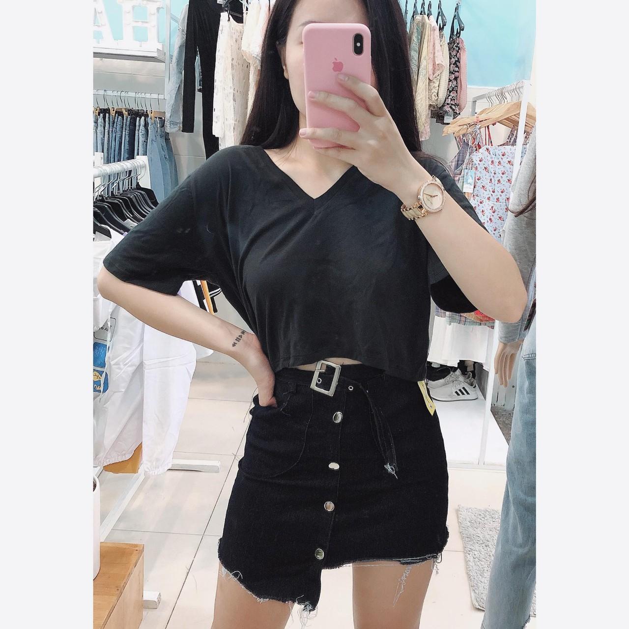 Áo thun nữ dáng croptop cổ tim
