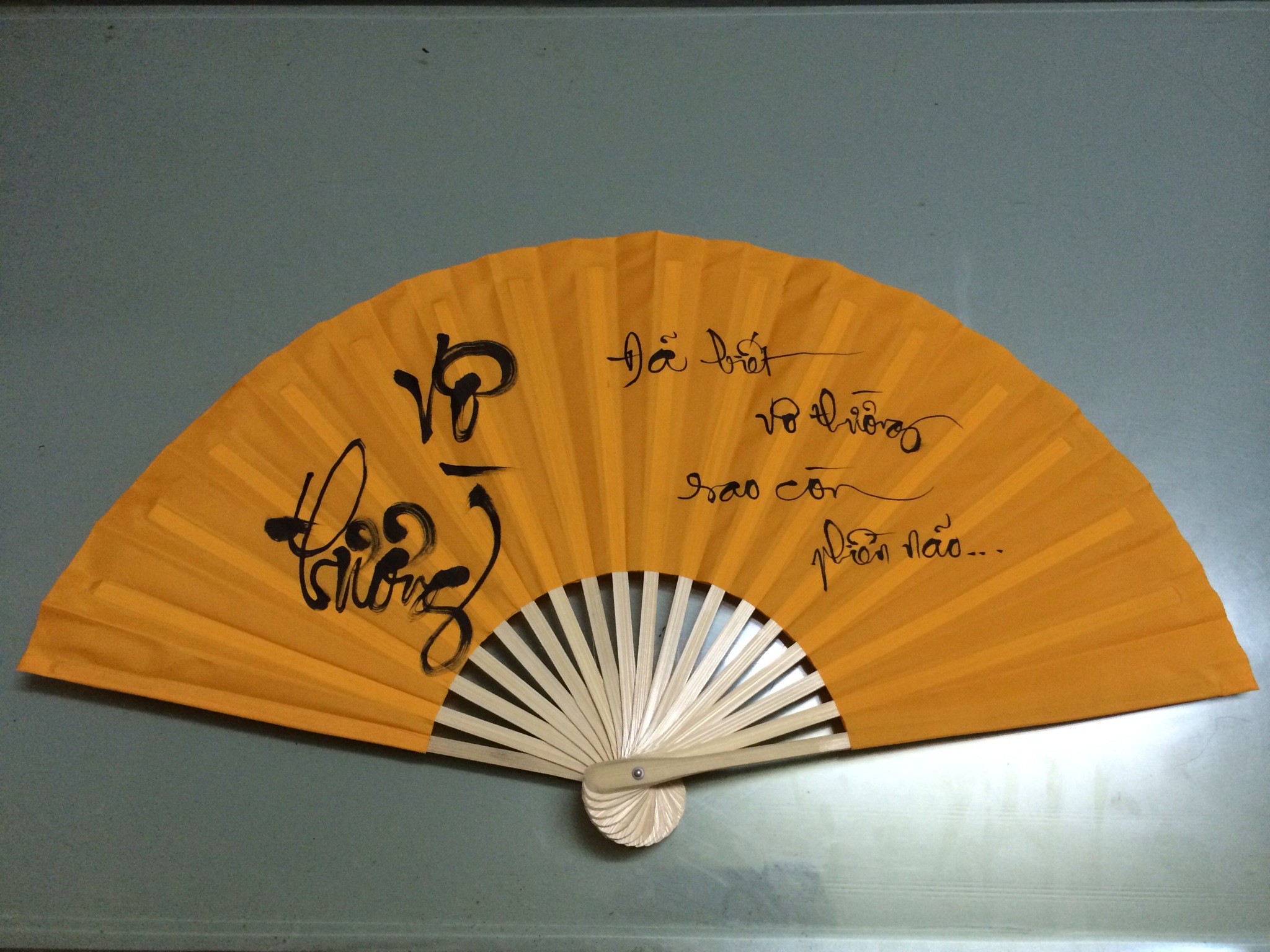 Quạt vải thư pháp