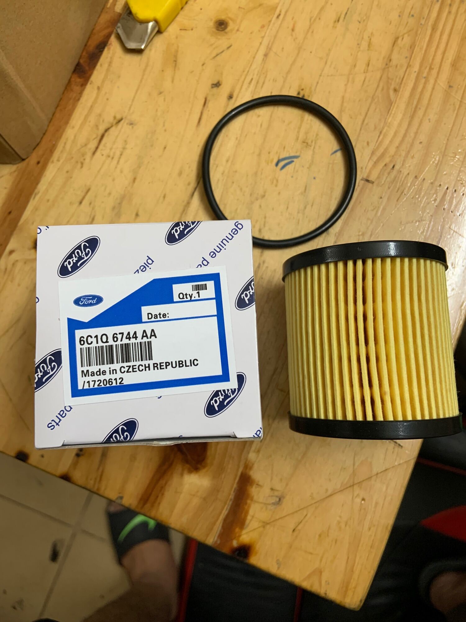 Lọc nhớt ( lọc dầu ) động cơ xe Ford Transit