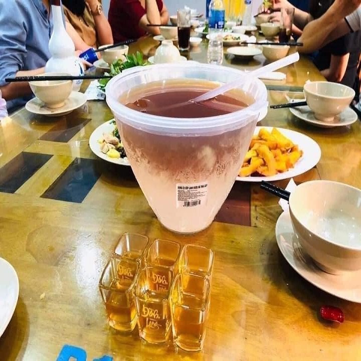 DỤNG CỤ ƯỚP LẠNH RƯỢU KÈM GÁO MÚC