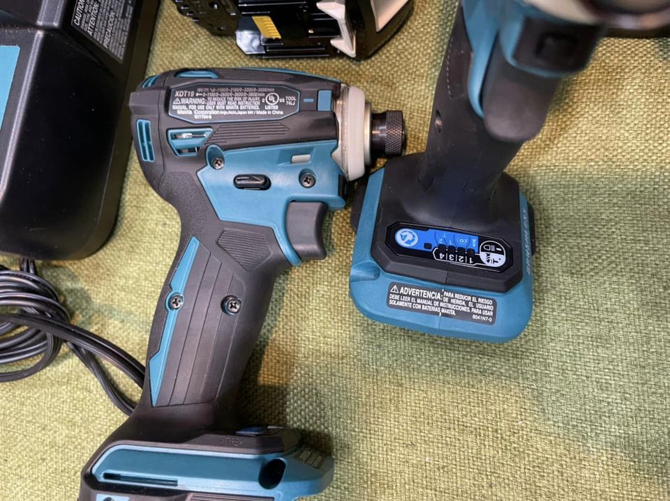 Máy vặn vít Makita XDT19