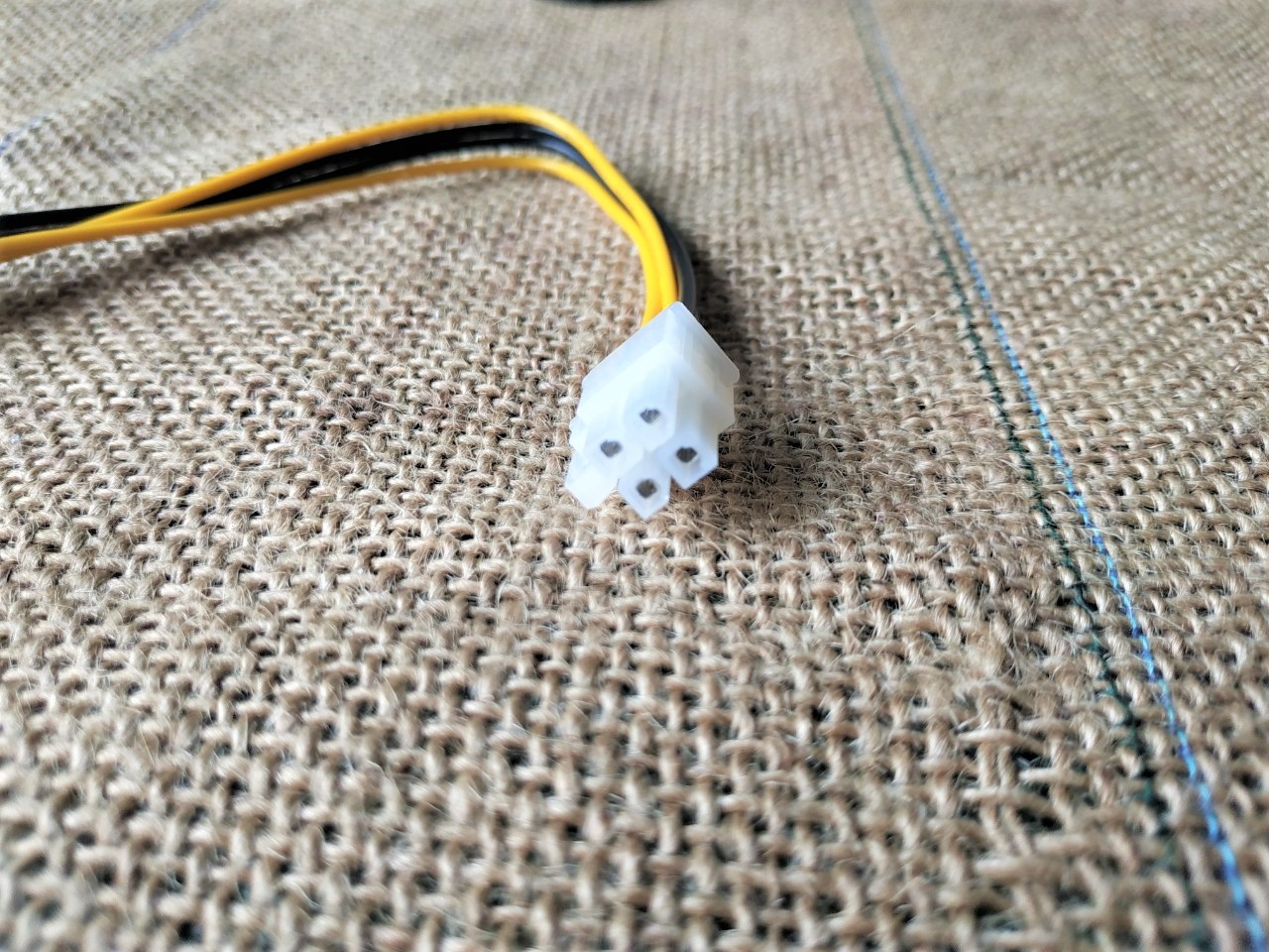 Dây nối dài 4 pin CPU