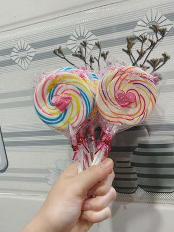 Kẹo mút cầu vồng 2 cây - tuổi thơ siêu ngon