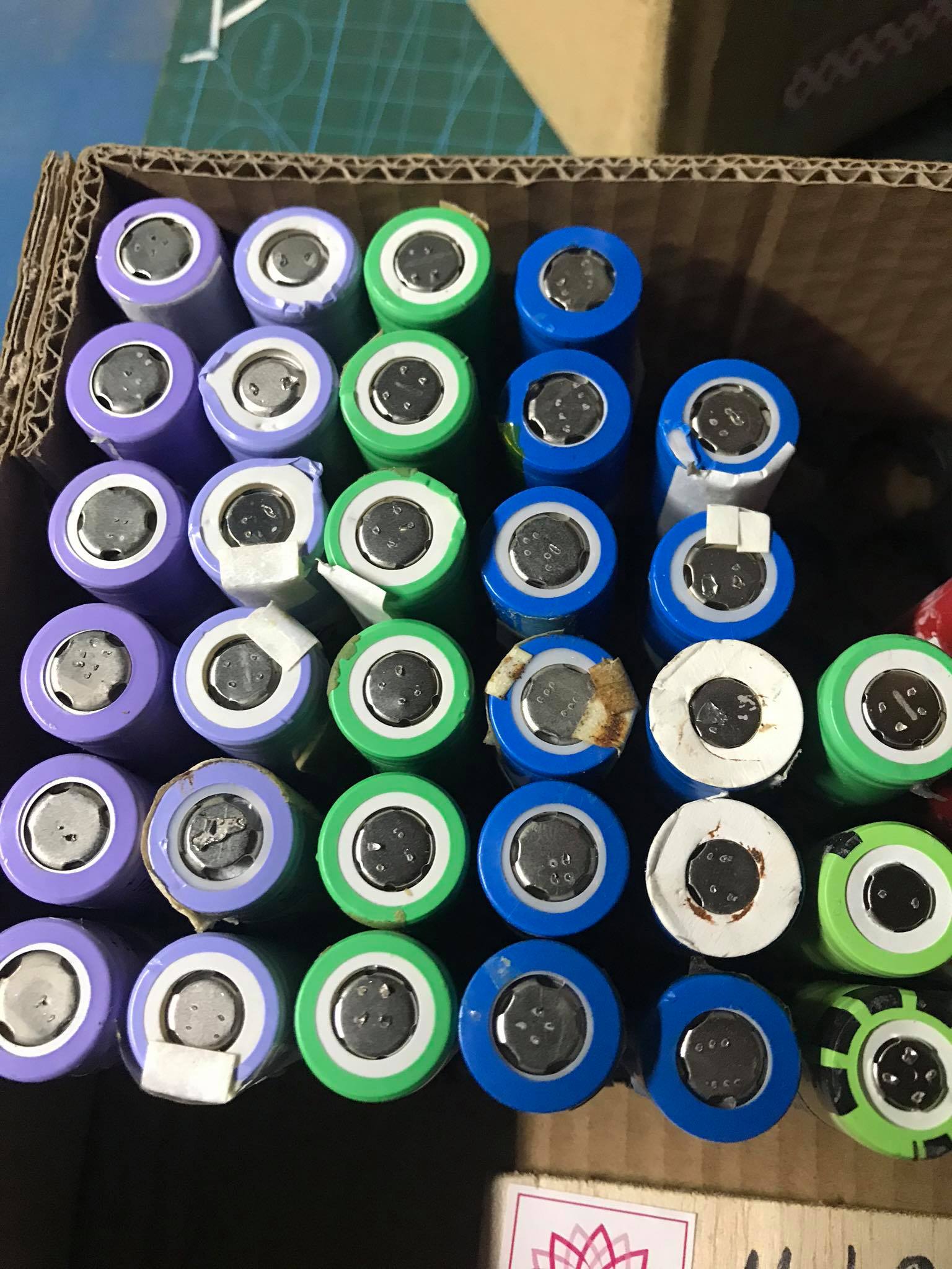 Combo pin 18650 dung lượng từ 1000-1500 mah ( 6 viên ).