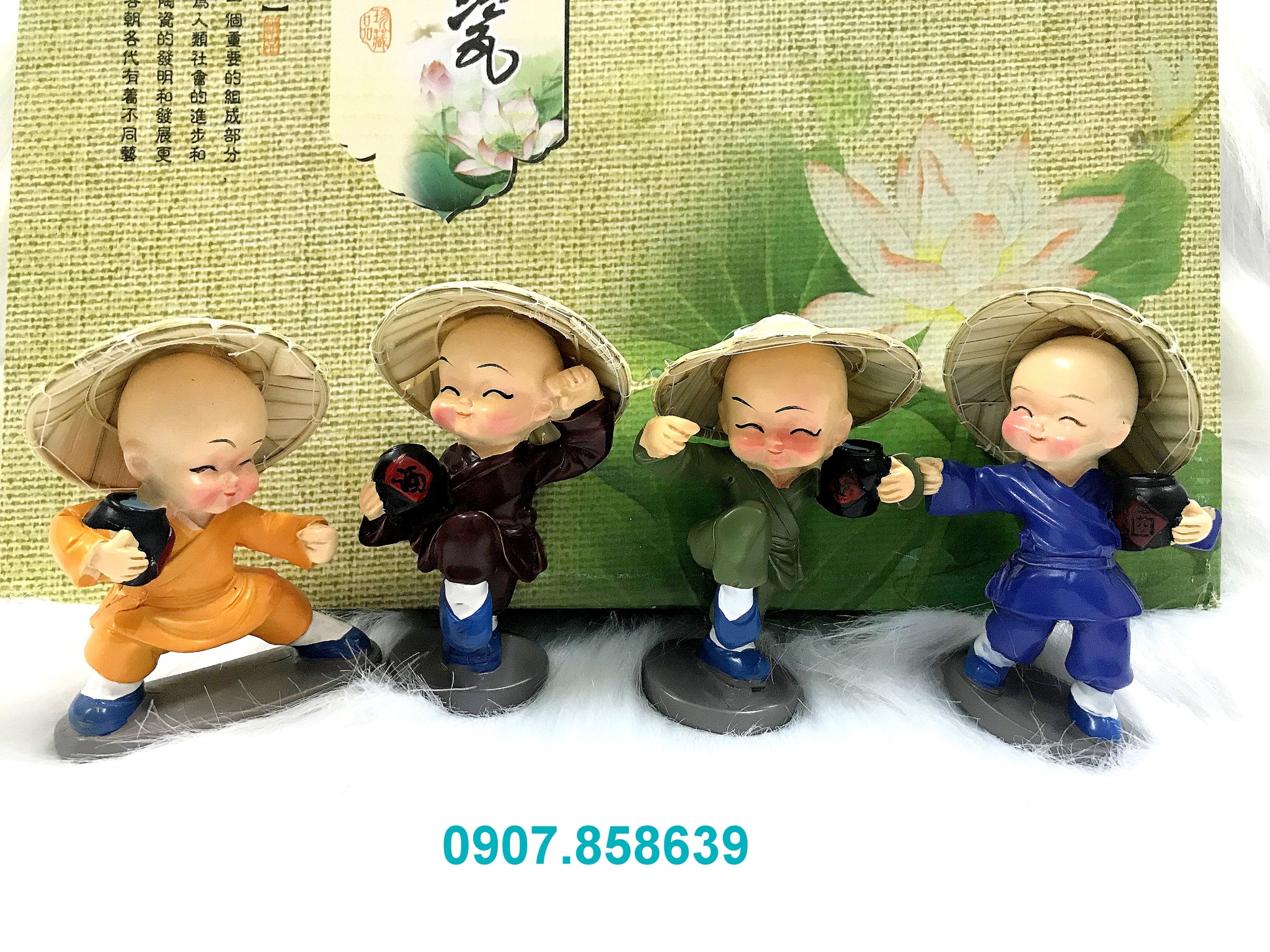 Bộ 4 tượng chú tiểu múa võ cầm bình đội nón lá