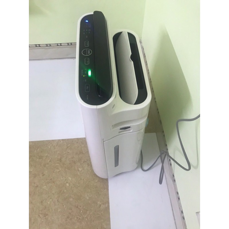 Máy lọc không khí sharp