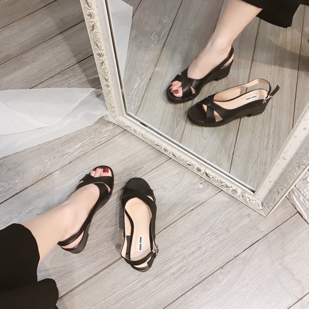 Sandal đế xuồng nữ quai chéo