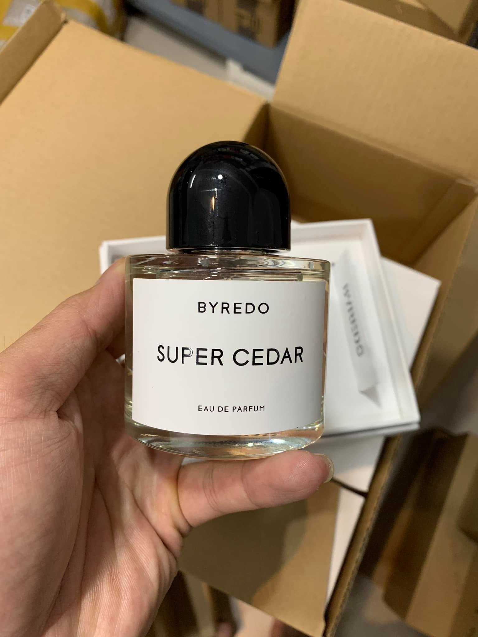 Nước hoa unisex Super Cedar của hãng BYREDO