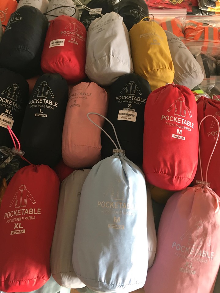 Áo Khoác Gió Uniqlo Màu Đỏ