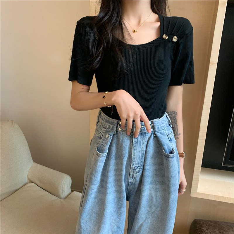 Áo thun ngắn tay cổ vuông phối nút T303