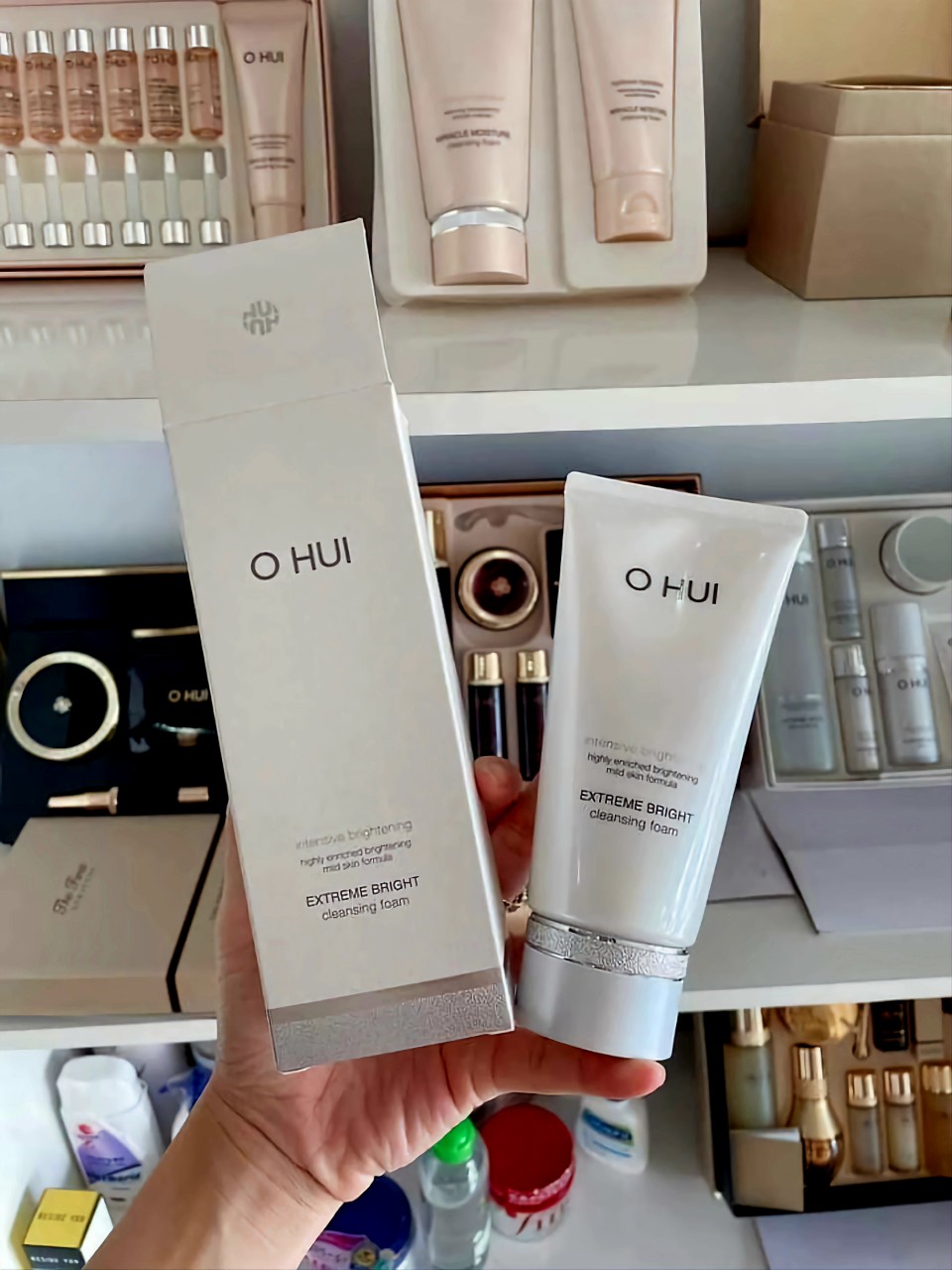 Sữa rửa mặt OHUI trắng 160ml.
