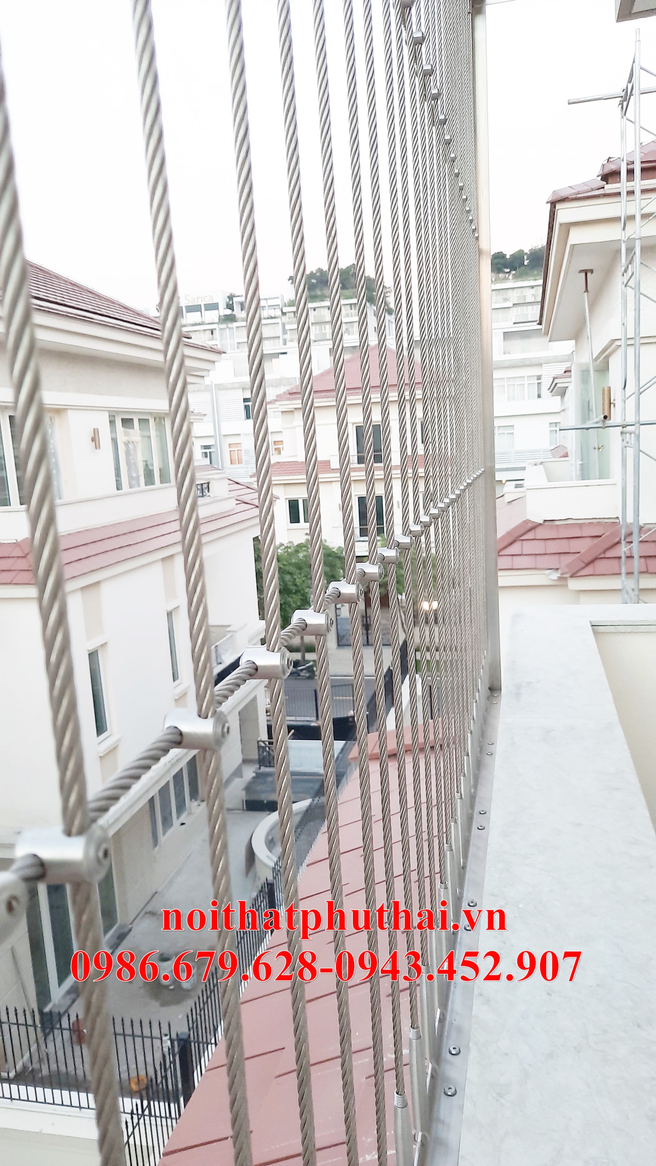 Khóa chữ thập cho cáp ban công - cầu thang
