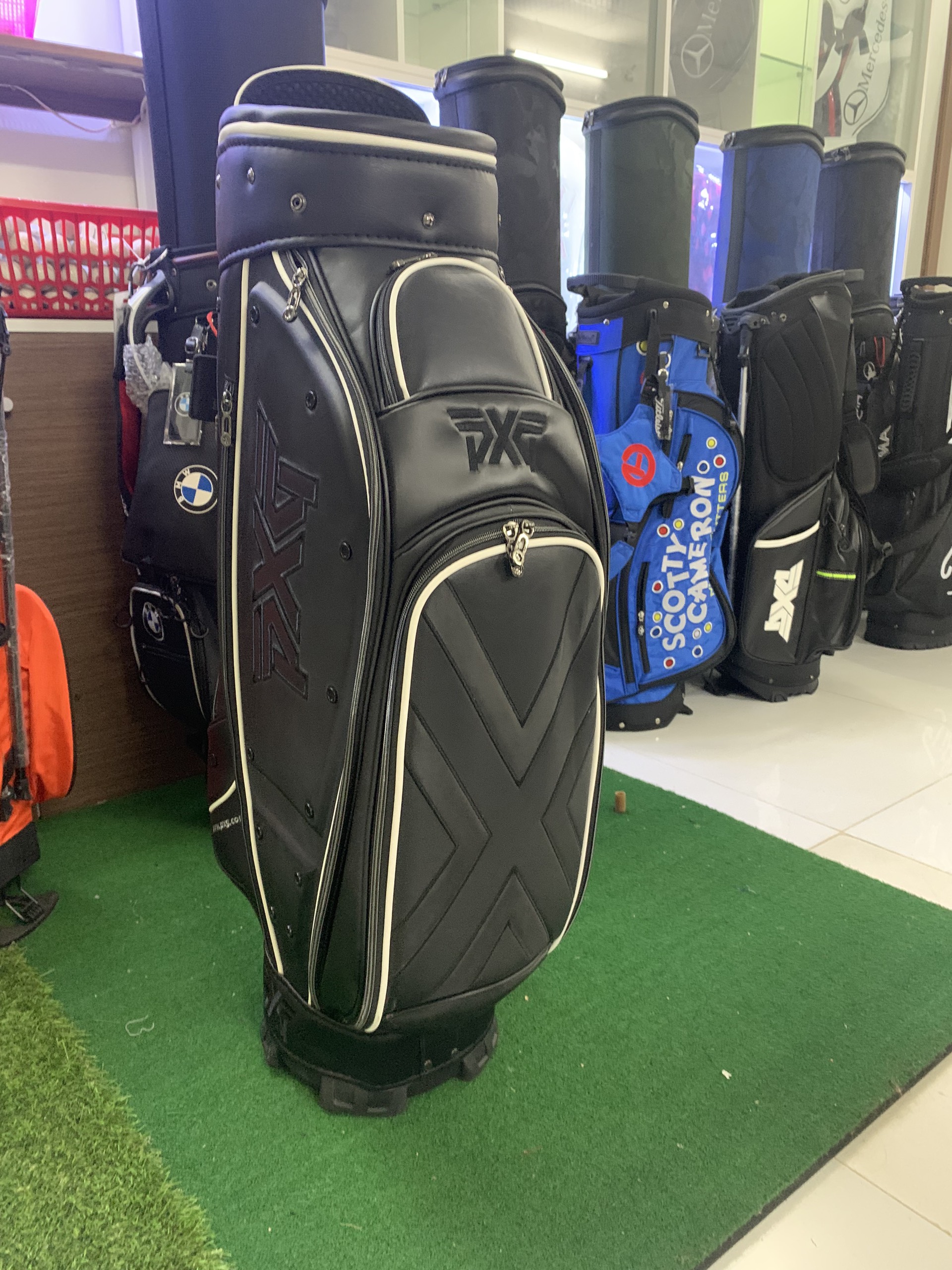 Túi gậy golf PXG đen sang trọng lịch lãm
